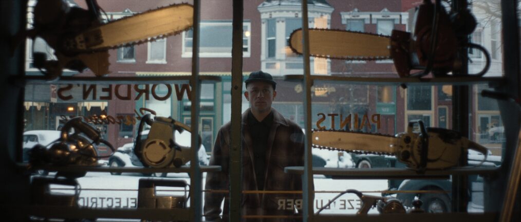 Monster: The Ed Gein Story. Charlie Hunnam as Ed Gein in episode 304 of Monster: The Ed Gein Story. Cr. Courtesy Of Netflix © 2025