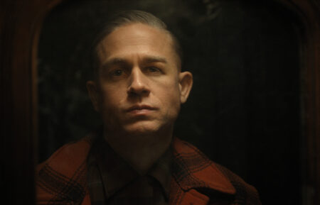 Monster: The Ed Gein Story. Charlie Hunnam as Ed Gein in episode 302 of Monster: The Ed Gein Story. Cr. Courtesy Of Netflix © 2025