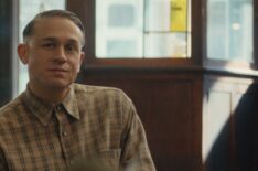 Monster: The Ed Gein Story. Charlie Hunnam as Ed Gein in episode 301 of Monster: The Ed Gein Story. Cr. Courtesy Of Netflix © 2025