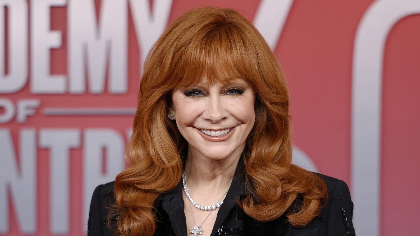 Reba McEntire Reveals 'The Voice' Judges' Backstage Ritual, Dishes on 'Happy's Place' Cast