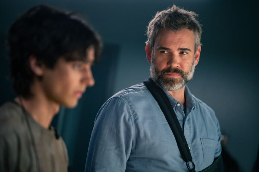 MURDER IN A SMALL TOWN: L-R: Guest Star Jacob Shoemay and Rossif Sutherland in the “Strangers Among Us” episode of MURDER IN A SMALL TOWN airing Tuesday, Oct. 21 (8:00-9:00PM ET/PT) on FOX. ©2025 Fox Media LLC. CR: Kailey Schwerman/ FOX.