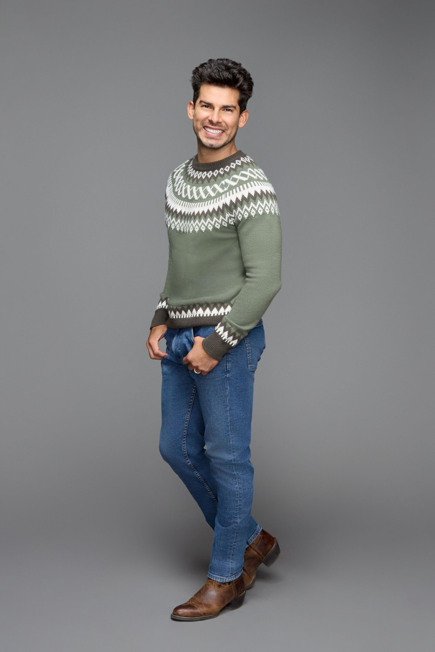 Angel Garet of 'Finding Mr. Christmas' Season 2