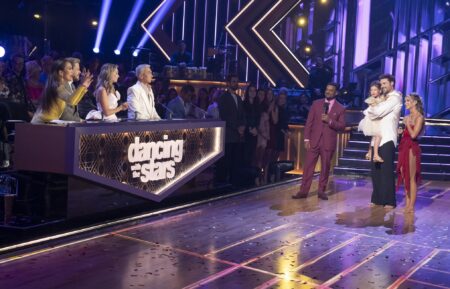 CARRIE ANN INABA, DEREK HOUGH, KYM JOHNSON, BRUNO TONIOLI, ALFONSO RIBEIRO, OLIVIA EFRON, DYLAN EFRON, DANIELLA KARAGACH