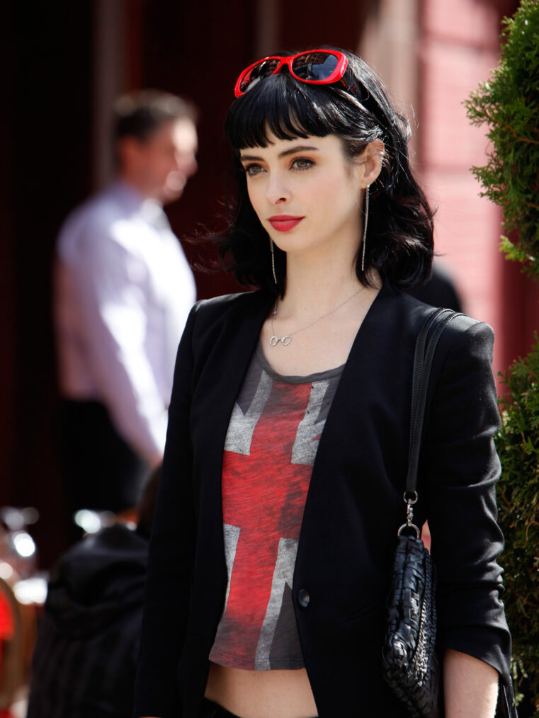 Krysten Ritter as Chloe in 'Don't Trust the B---- in Apartment 23'