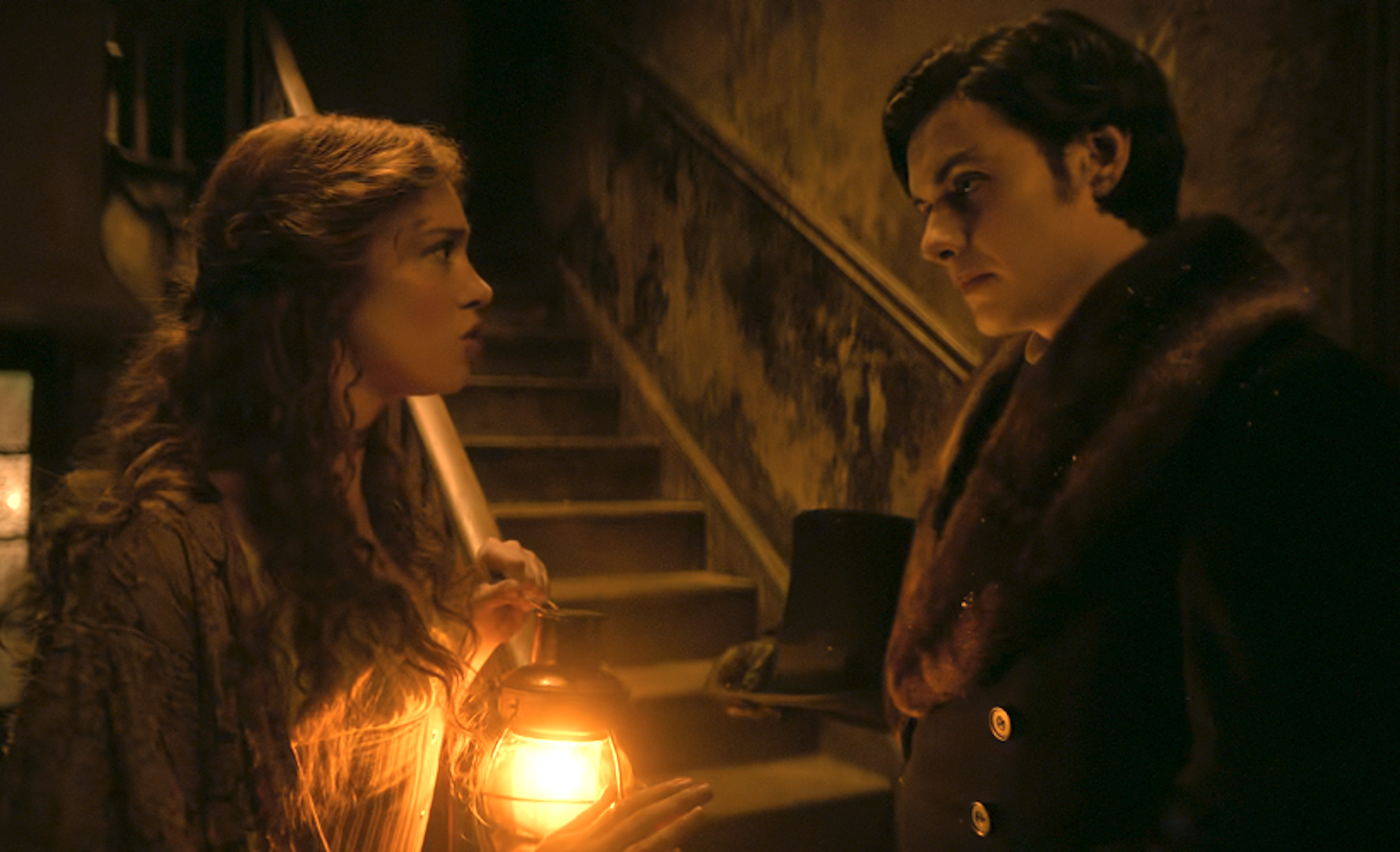 Louis Partridge and Niamh McCormack as Edward and Ellen in 'House of Guinness'