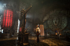 Jacob Elordi as the Creature and Oscar Isaac as Victor Frankenstein n 'Frankenstein'