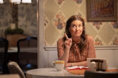Zoe Perry as Mary in 'Georgie & Mandy's First Marriage' Season 2