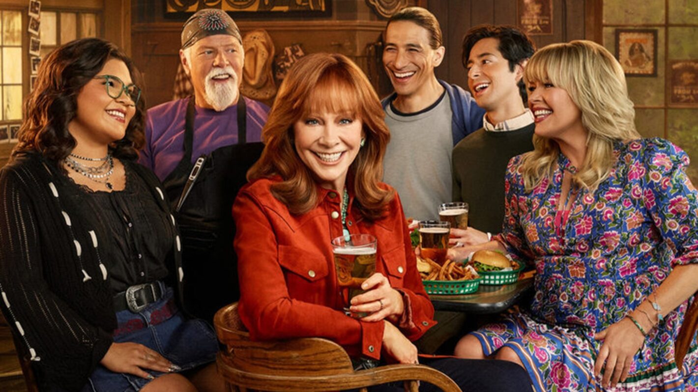 'Happy's Place' Cast Teases Reba McEntire and Rex Linn's Onscreen ...