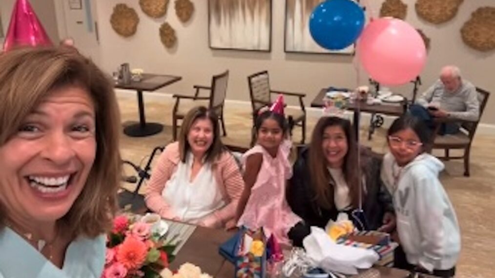 Hoda Kotb with daughters, mom, sister