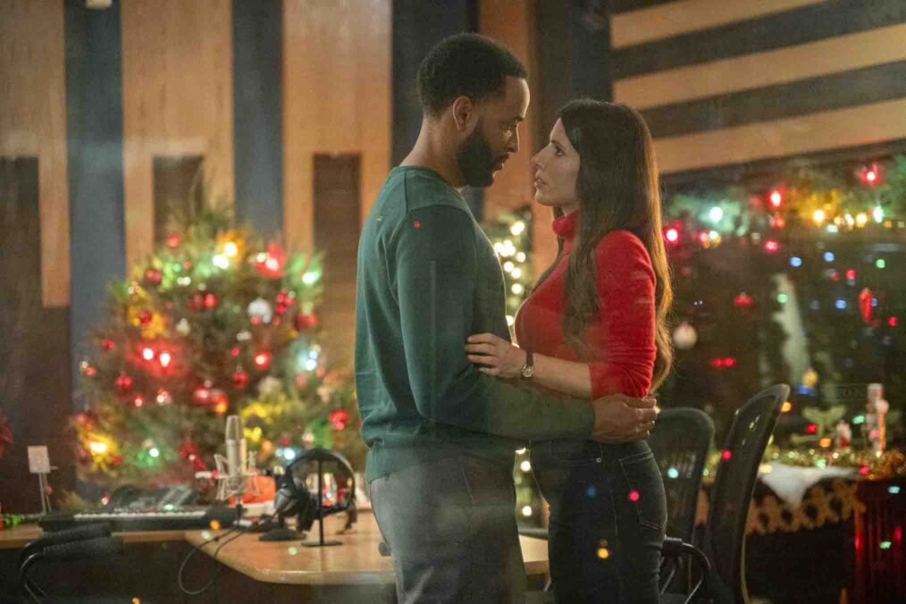 Erin Agostino and Romaine Waite in 'Jingle All the Way to Love'