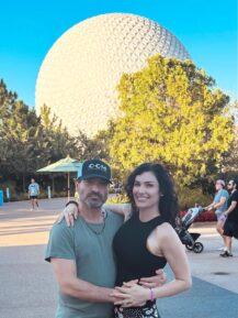 Johnny Galecki and wife Morgan