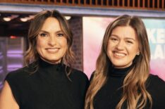 See Mariska Hargitay & Kelly Clarkson's Hilarious Attempt at 'SVU' Dance