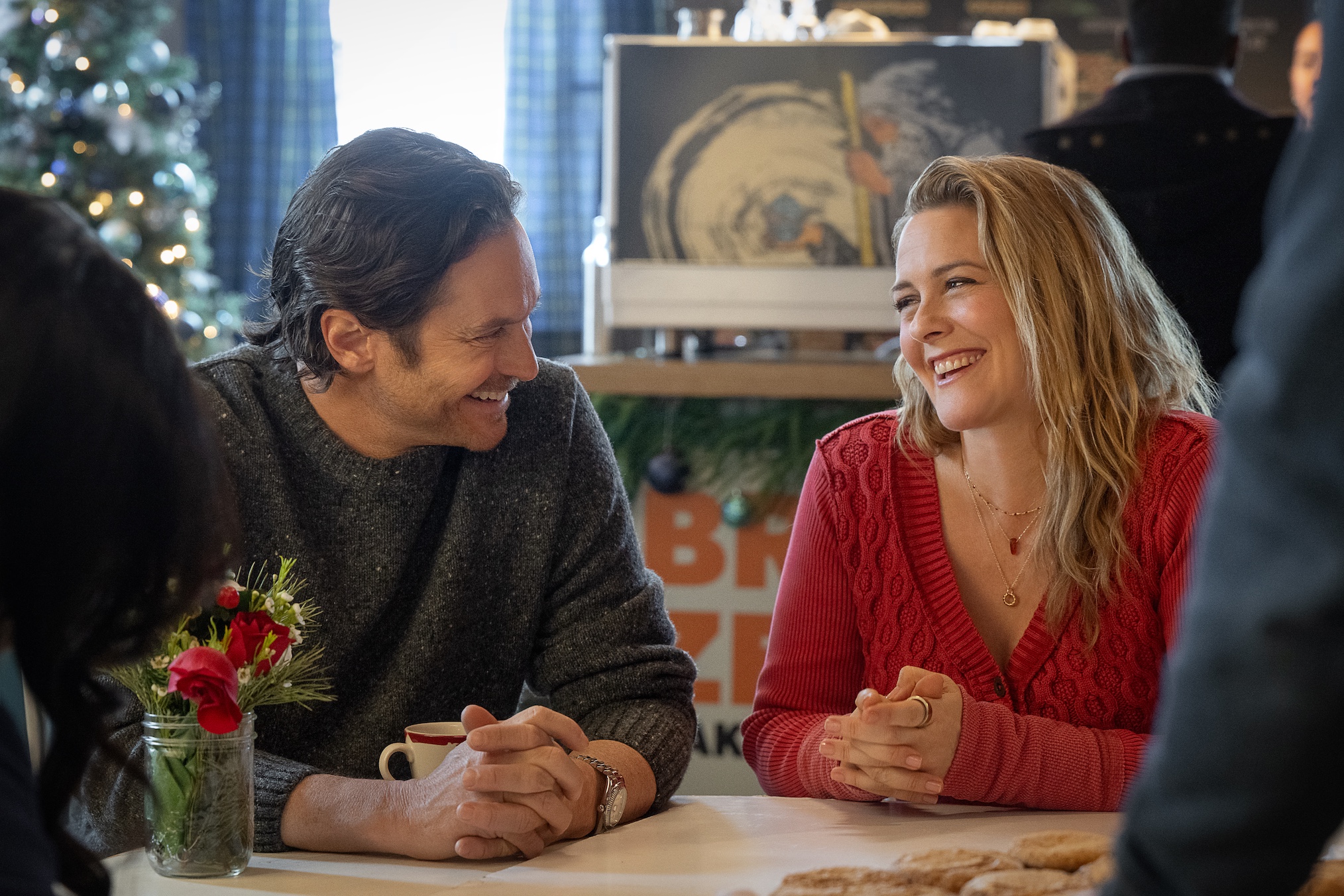 Oliver Hudson as Everett and Alicia Silverstone as Kate in A Merry Little Ex-Mas.