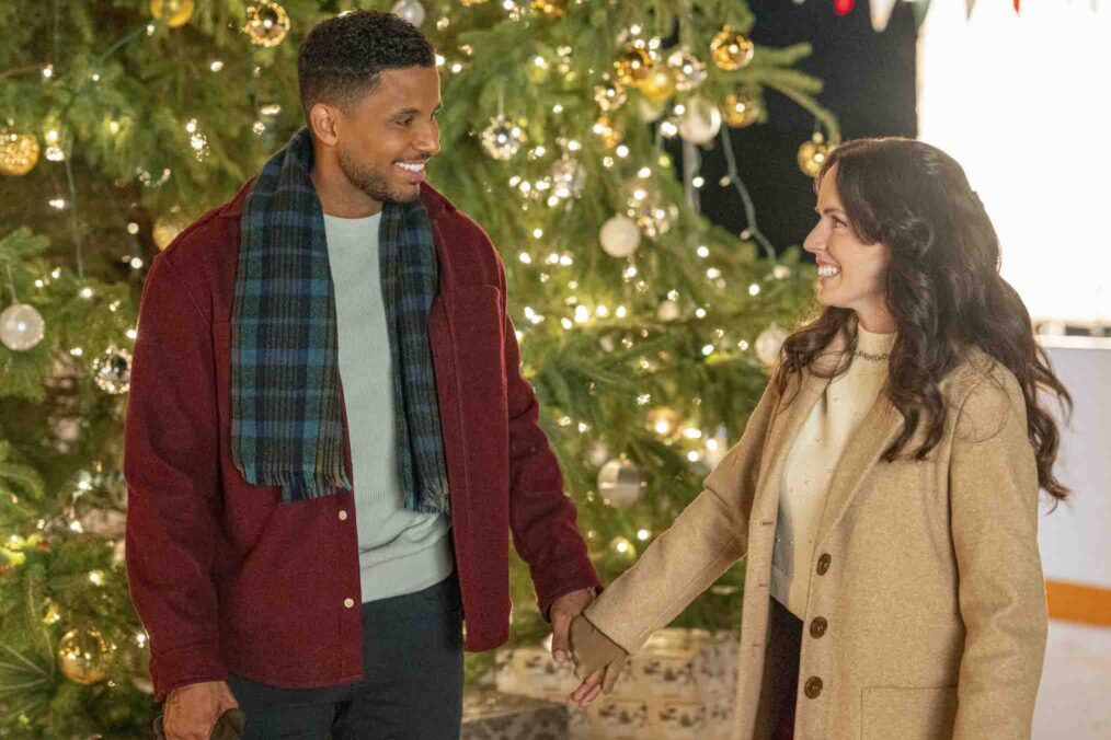 Emily Alatalo and Andrew Bushell in 'Merry Missed Connection'