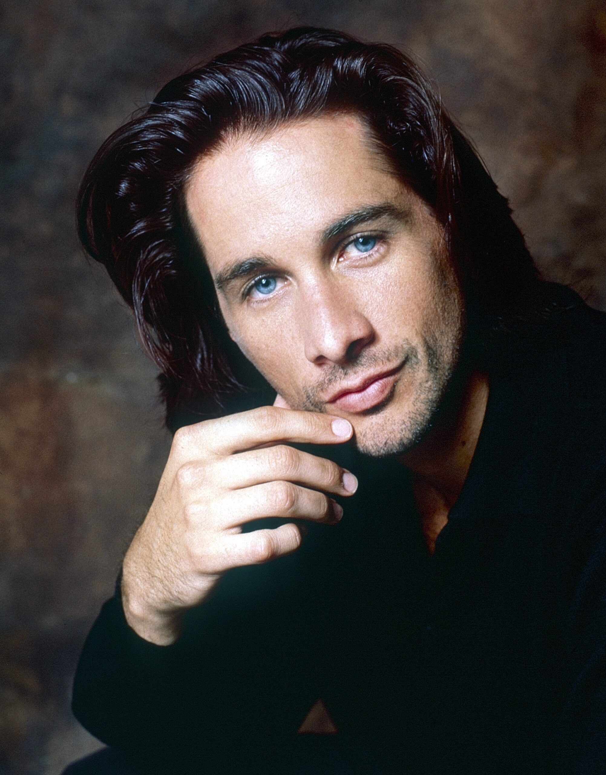 Michael Easton in '413 Hope St.'