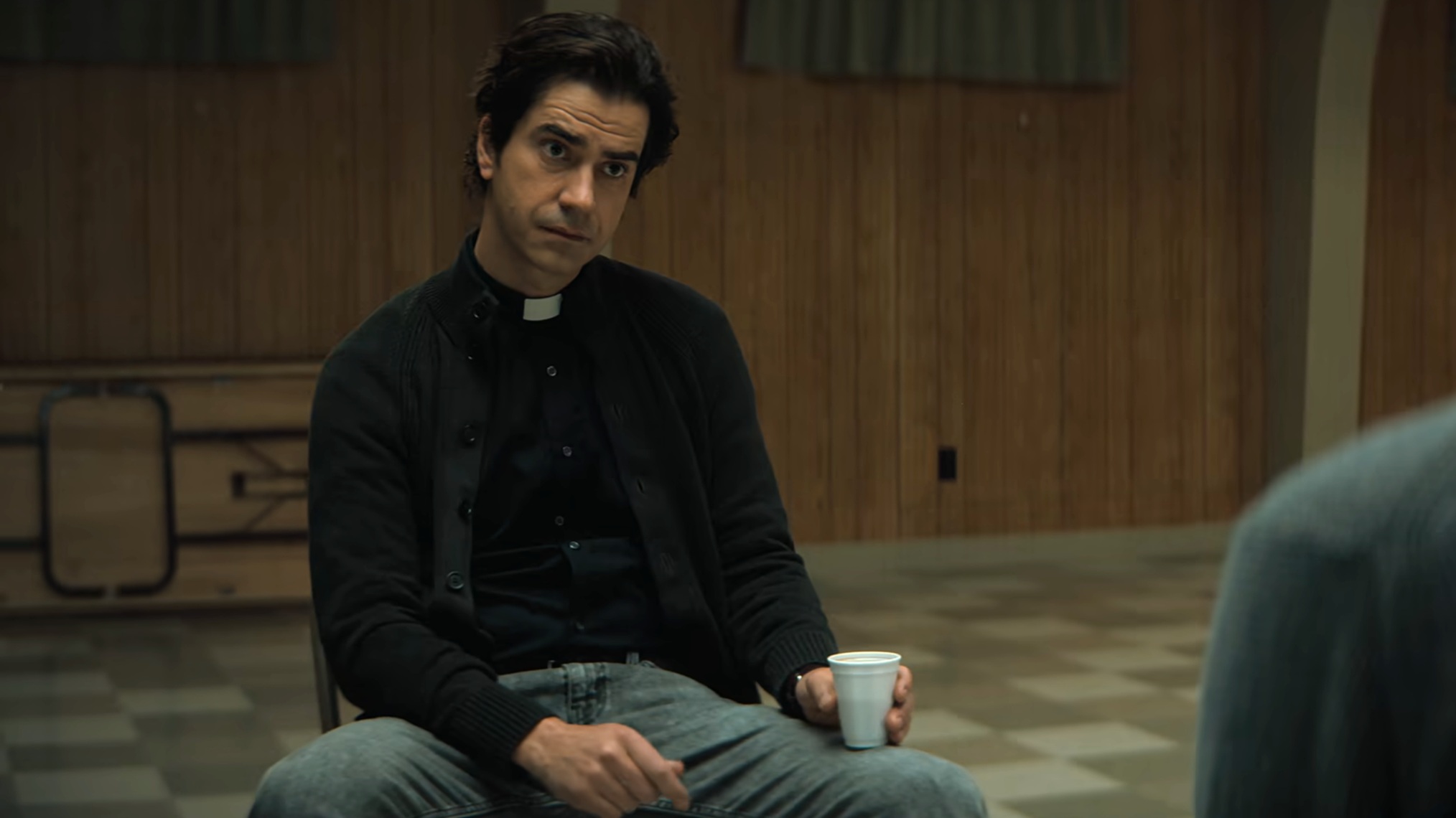 Hamish Linklater in 'Midnight Mass'