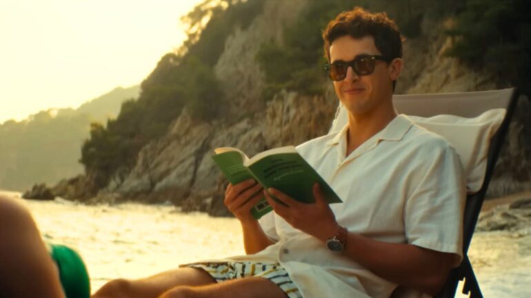 Tom Blyth in 'People We Meet on Vacation'