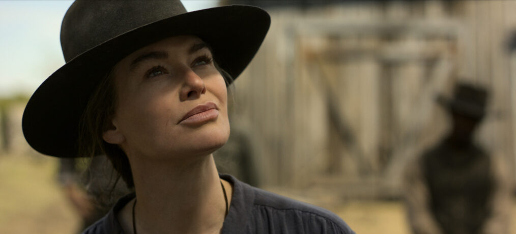 Lena Headey as Fiona Nolan in 'The Abandons' Season 1 Episode 1