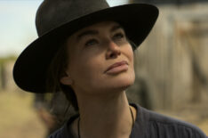 Lena Headey as Fiona Nolan in 'The Abandons' Season 1 Episode 1