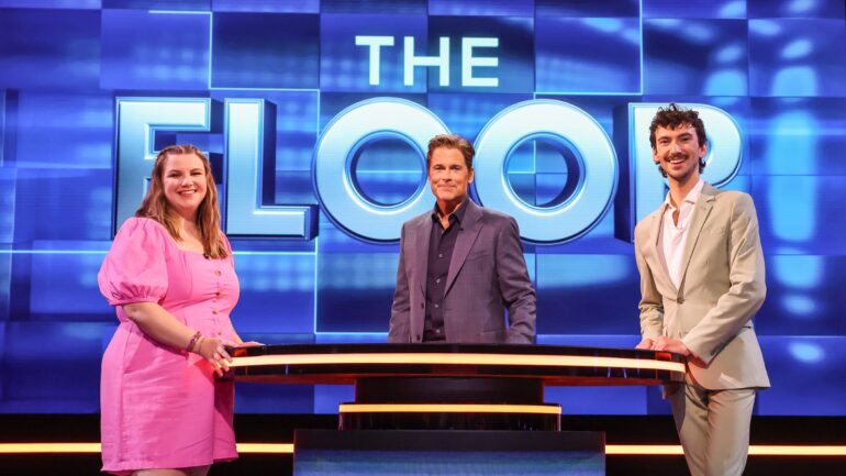 Rob Lowe (C) with contestants in the “All is Fair in Love & Floor” episode of THE FLOOR airing Wednesday, Oct. 15