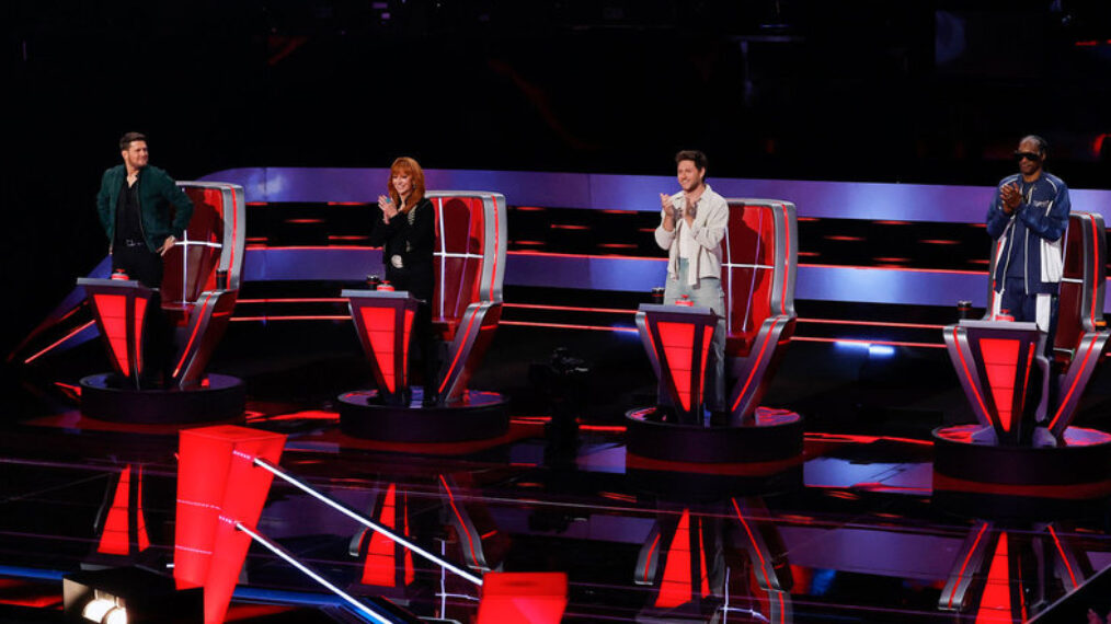 THE VOICE -- The Battles Part 2 Episode 2808 -- Pictured: (l-r) Michael Bublé, Reba McEntire, Niall Horan, Snoop Dogg