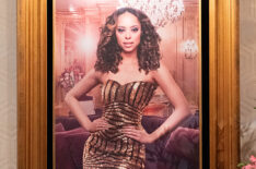 “Welcome to the Walk of Roses” – Calvin receives an unexpected honor that sparks mixed emotions, while Malcolm’s ghostwriting gig takes a wild turn after a viral outburst from his celebrity client, on THE NEIGHBORHOOD, Monday, Nov. 17 (8:00-8:30 PM, ET/PT) on the CBS Television Network, and streaming on Paramount+ (live and on-demand for Paramount+ Premium plan subscribers, or on-demand for Paramount+ Essential subscribers the day after the episode airs)*. Pictured: Amber West as Mercedes. Photo: Monty Brinton/CBS ©2025 CBS Broadcasting, Inc. All Rights Reserved.