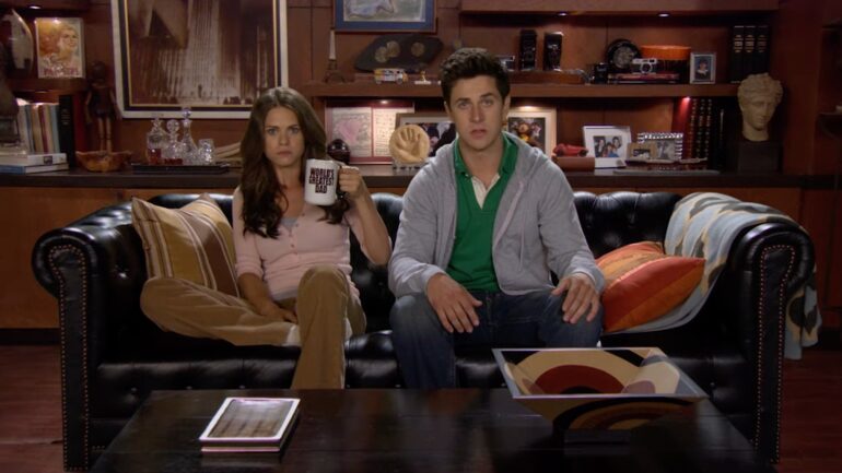 David Henrie and Lyndsy Fonseca in the 'How I Met Your Mother' Season 9 Trailer