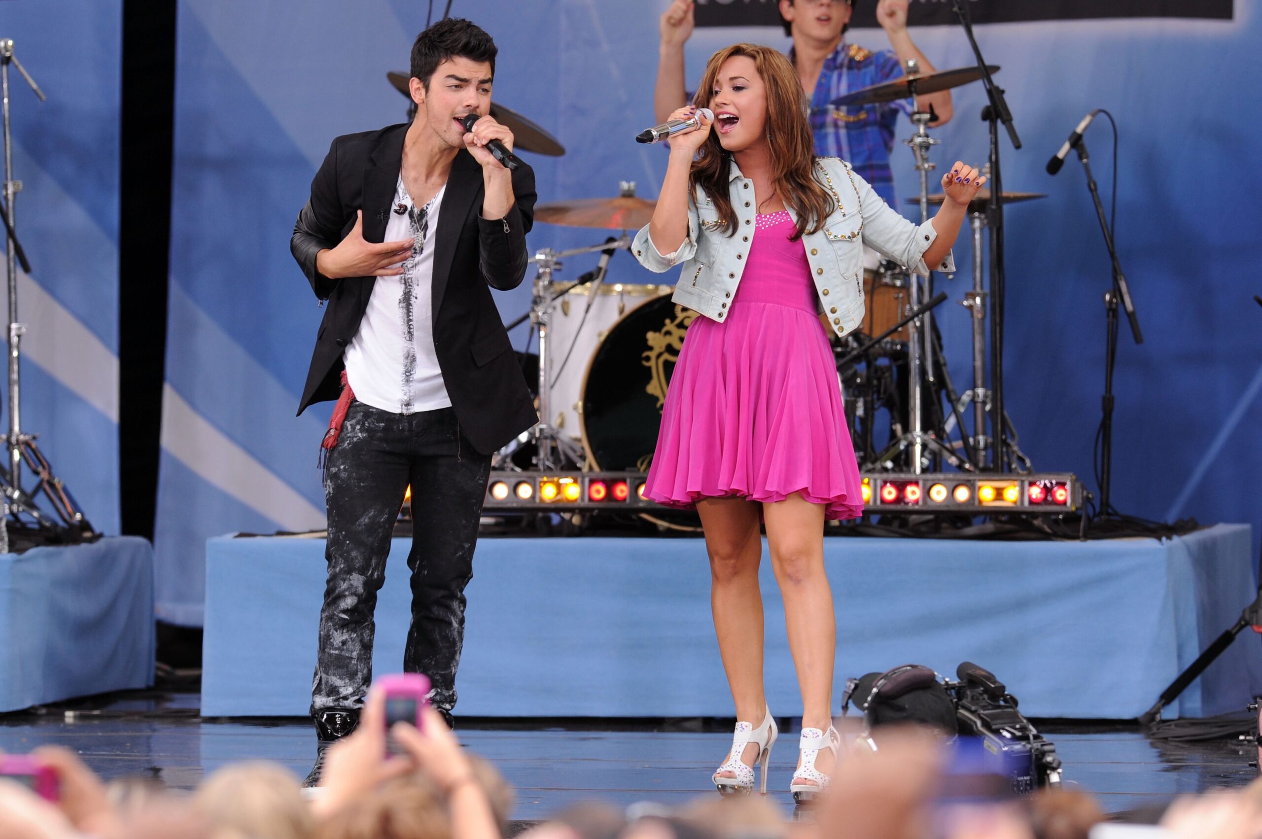 Joe Jonas and Demi Lovato on Good Morning America