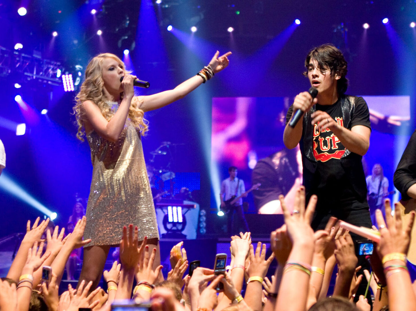 Taylor Swift and Joe Jonas in Jonas Brothers: The 3D Concert Experience