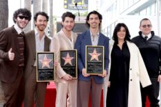 Frankie Jonas, Kevin Jonas, Nick Jonas, Joe Jonas, Denise Miller-Jonas, and Paul Kevin Jonas Sr.