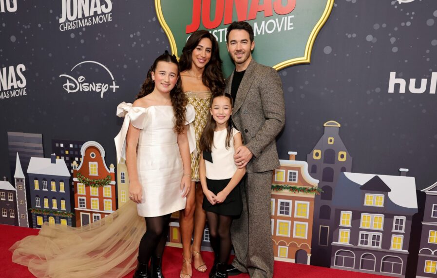 Alena Jonas, Danielle Jonas, Valentina Jonas, and Kevin Jonas