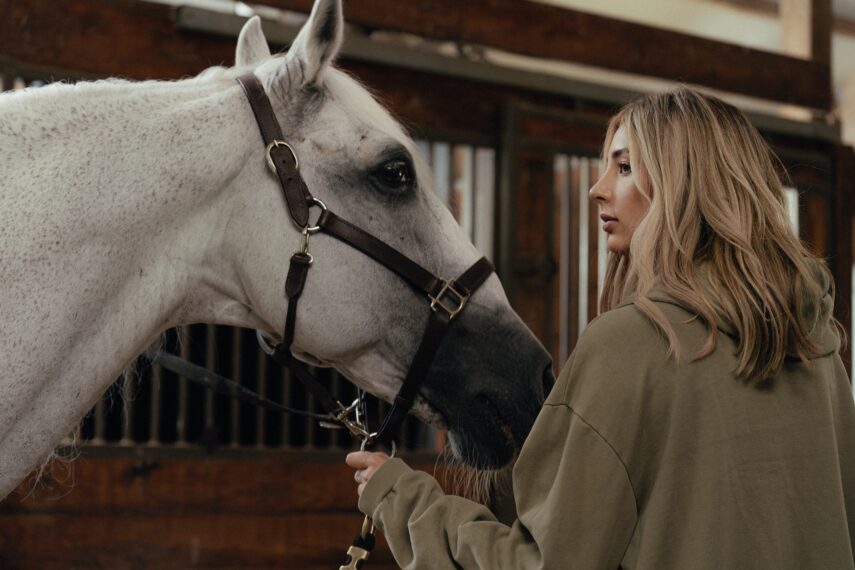 Scarlet Rose Stallone as Spencer in the Paramount+ original series TULSA KING. Photo Credit: Brian Douglas/Paramount+. ©2024 Viacom International Inc. All Rights Reserved.