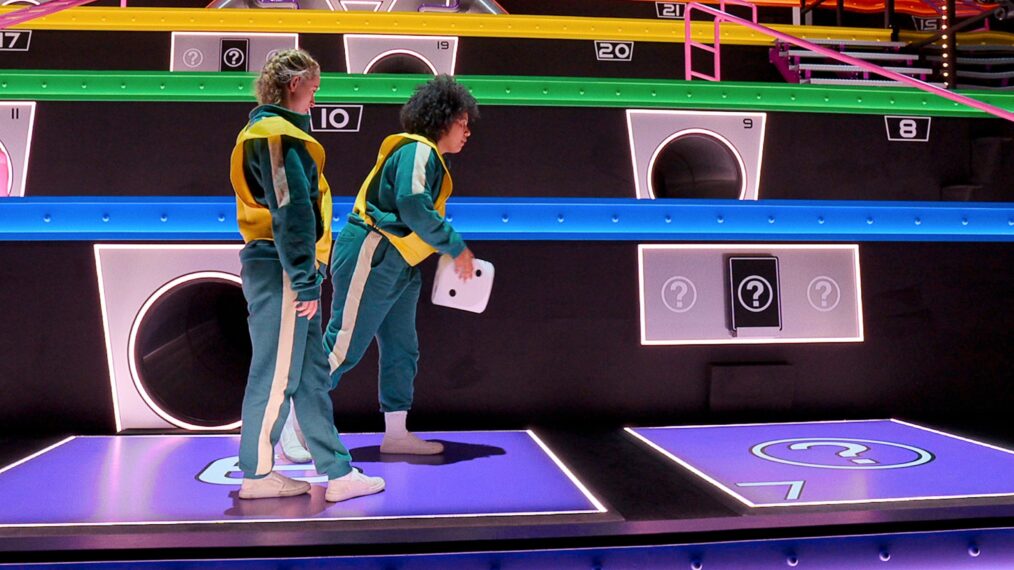 Squid Game: The Challenge. (L to R) Zoe Stinson, Perla Figuereo in episode 206 of Squid Game: The Challenge. Cr. Courtesy of Netflix © 2025