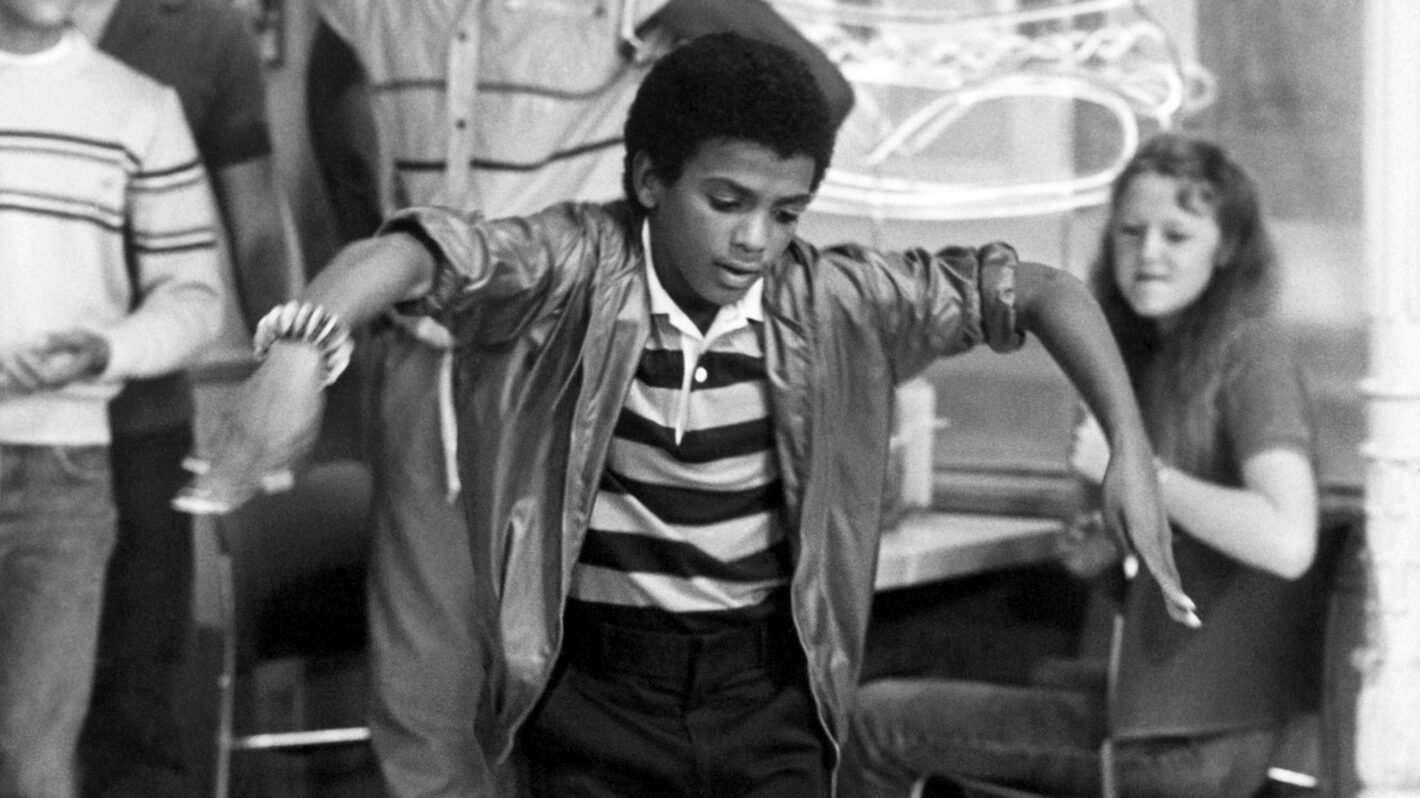 Dancing with the Stars Host Alfonso Ribeiro Moonwalked with Michael Jackson in This Forgotten Commercial