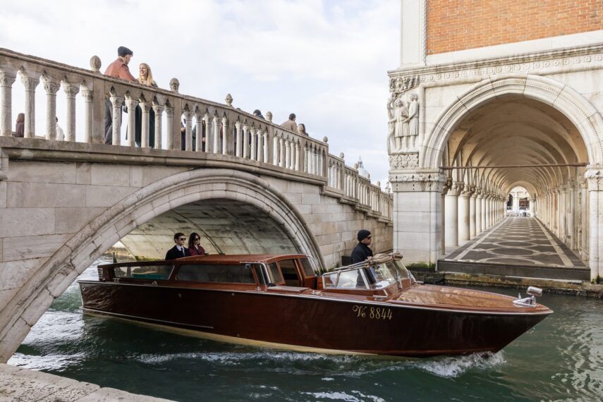 The Beauty -- Pictured: Evan Peters as Cooper Madsen, Rebecca Hall as Jordan Bennett. CR: Philippe Antonello/FX