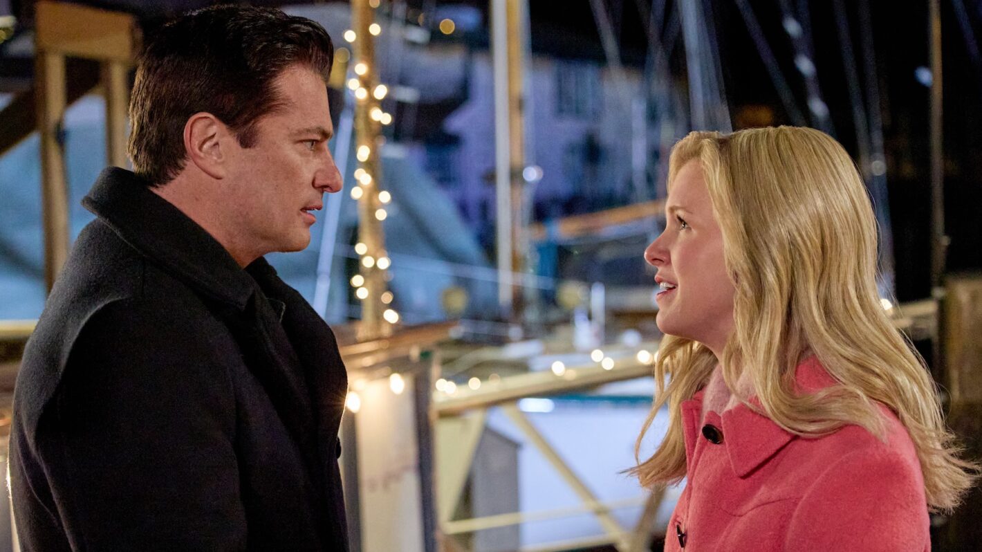 Wes Brown and Ginna Claire Mason in 'A Newport Christmas'