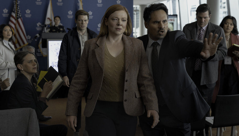 Jake Lacy as Peter, Sarah Snook as Marissa, Michael Peña as Detective Alcaras