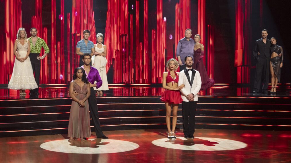 TOP: ELAINE HENDRIX, ALAN BERSTEN, ROBERT IRWIN, WITNEY CARSON, ANDY RICHTER, EMMA SLATER, DYLAN EFRON, DANIELLA KARAGACHBOTTOM: JORDAN CHILES, EZRA SOSA, ALIX EARLE, VALENTIN CHMERKOVSKIY
