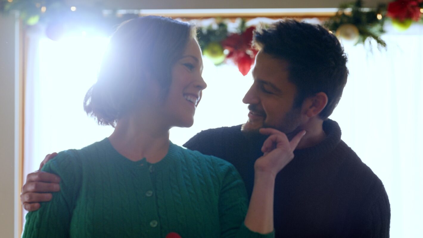 Erin Krakow and Tyler Hynes in 'Christmas Above the Clouds'