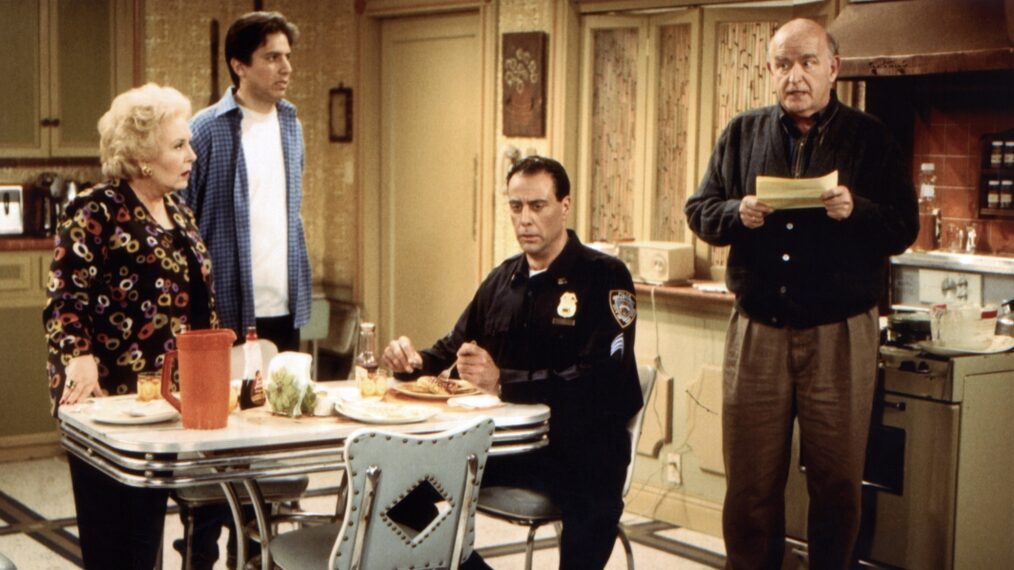 Doris Roberts, Ray Romano, Brad Garrett, and Peter Boyle in 'Everybody Loves Raymond'