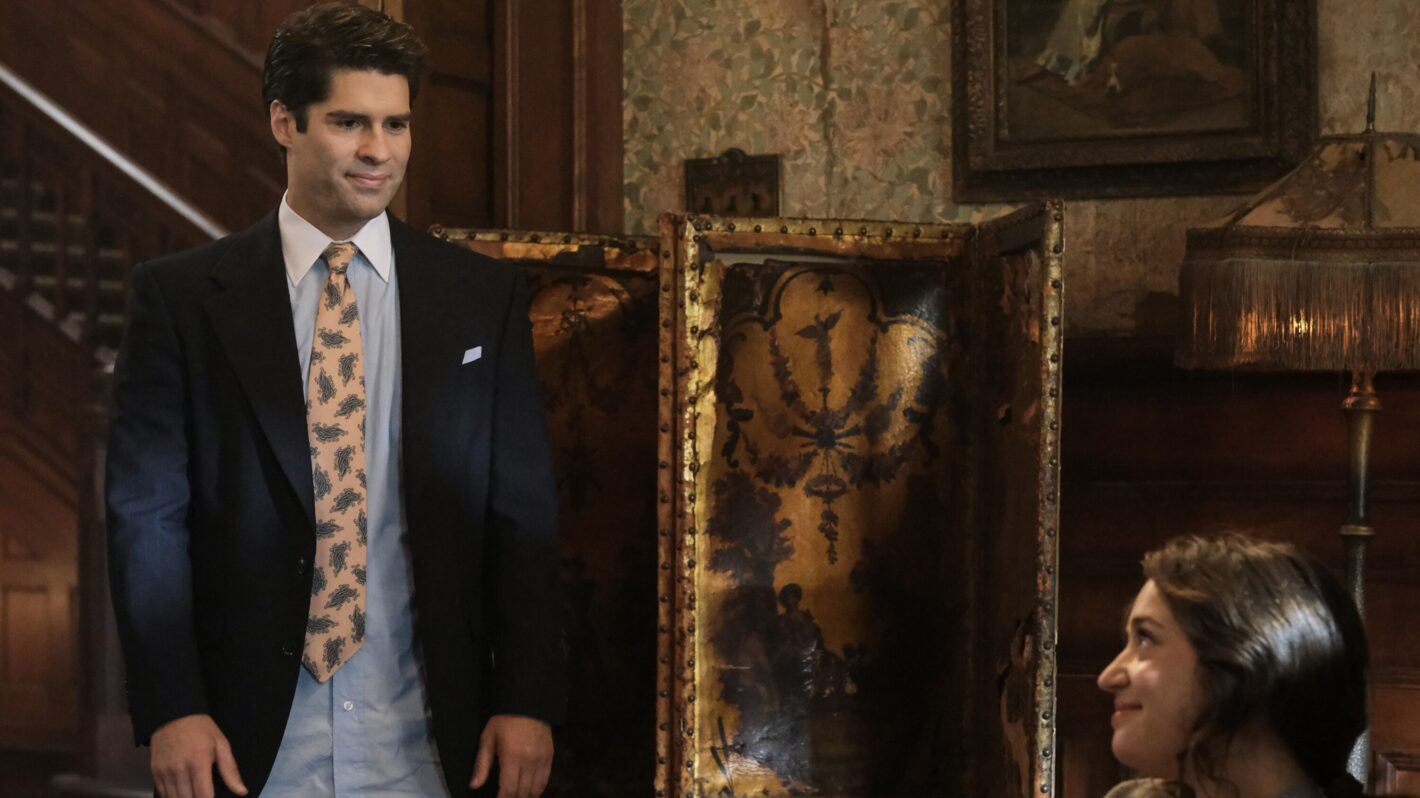 'Ghosts' Star Teases What's Next for Trevor & His Daughter Abby