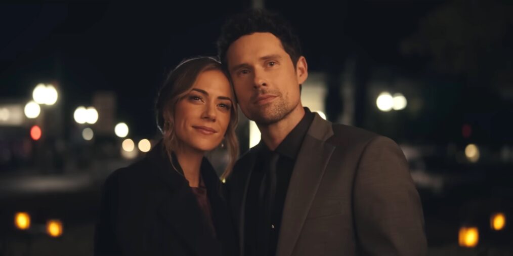 Jana Kramer, Benjamin Hollingsworth in 'The Christmas Ring'