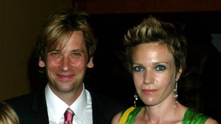 Roger Howarth, son Julian and wife Cari Stahler at the Daytime Emmys in 2004