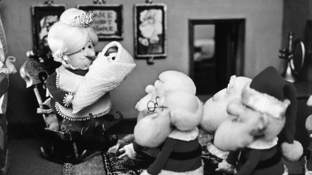 SANTA CLAUS IS COMIN' TO TOWN, from left: Tanta Kringle, Kris Kringle, The Kringle Elves, 1970