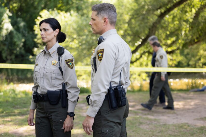 Morena Baccarin as Sheriff Mickey Fox and Matt Lauria as Boone — 'Sheriff Country' Season 1 Episode 6 
