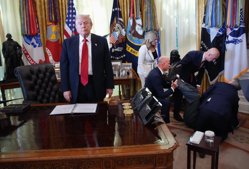 Trump in Oval Office