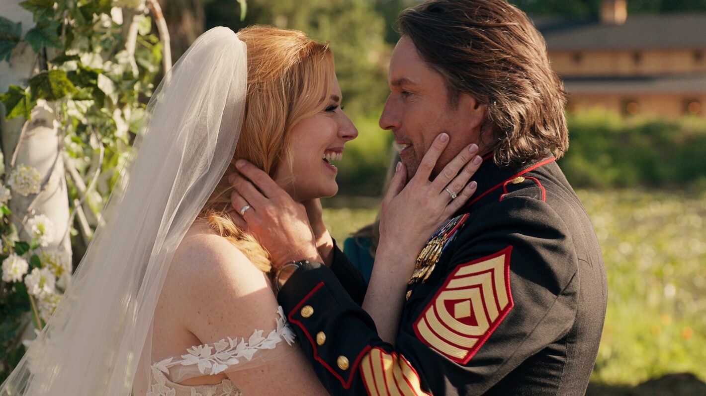 Alexandra Breckenridge and Martin Henderson in Virgin River