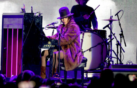 INGLEWOOD, CALIFORNIA - DECEMBER 13: Linda Perry of 4 Non Blondes performs onstage during the 2025 KROQ Almost Acoustic Christmas at The Kia Forum on December 13, 2025 in Inglewood, California.