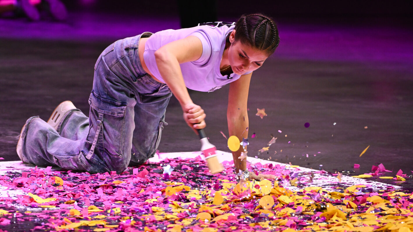 Erin Andrews Teases '99 to Beat's 'Tense' Finale — Watch Sneak Peek