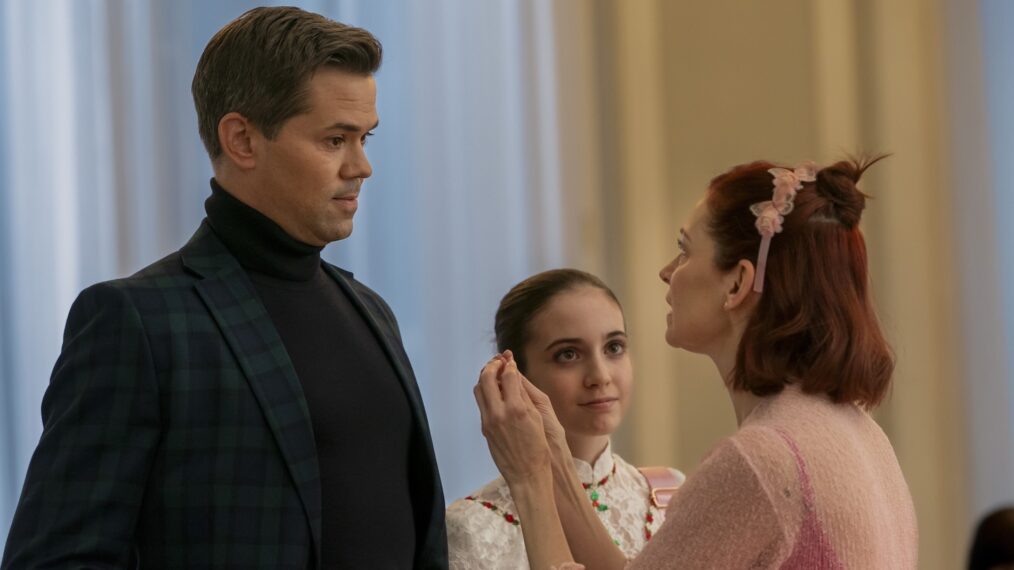 “A Hard Nut to Crack” – When an avant-garde choreographer’s “Nutcracker” rehearsal turns deadly, Elsbeth leaps into the cutthroat world of New York ballet, on ELSBETH, Thursday, Dec. 18 (10:00-11:00 PM, ET/PT) . Pictured (L-R): Andrew Rannells as Harris Parson, Willow McConnaughy as Noelle Bennett, Carrie Preston as Elsbeth Tascioni Photo: Michael Parmelee/CBS ©2025 CBS Broadcasting, Inc. All Rights Reserved.